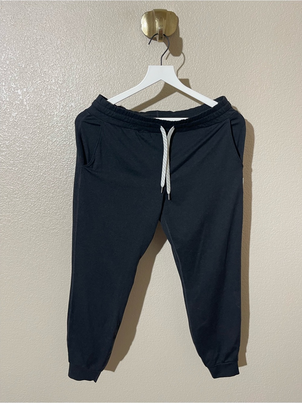 Vuori Black Women's Drawstring Jogger Sweatpants